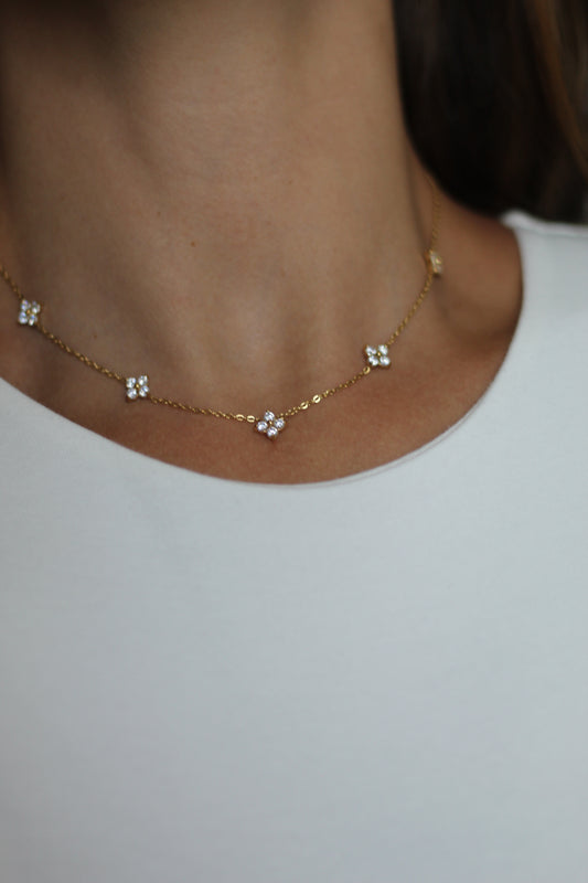 COLLIER NEVA